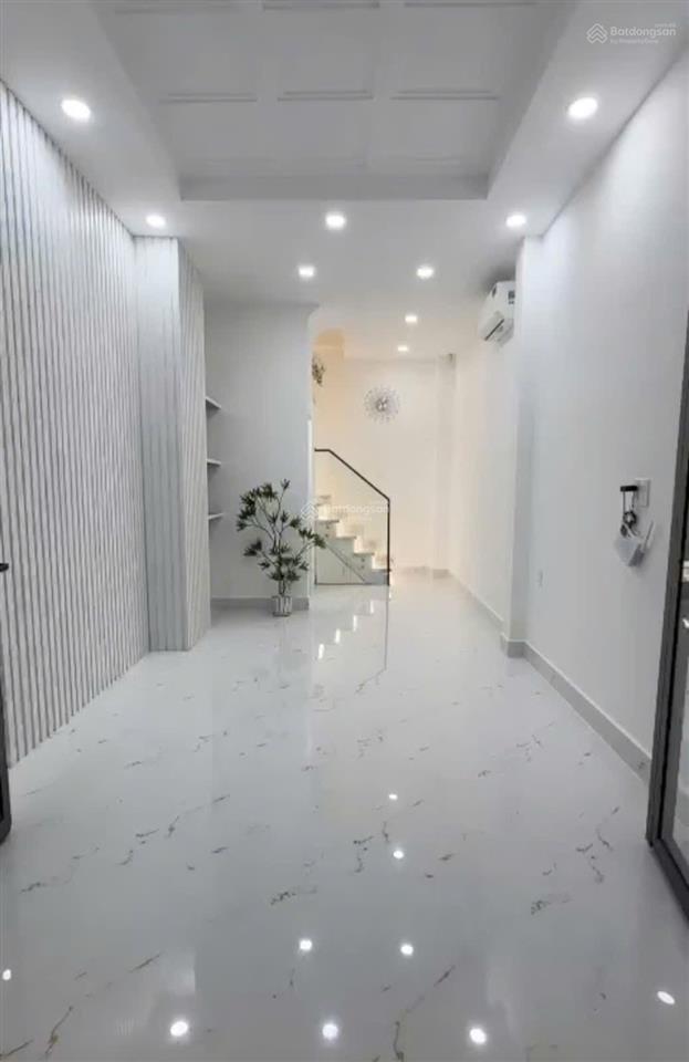 Bán nr 24m2 tại cách mạng tháng tám, q10, hcm, 6,8 tỷ, 2pn, 2wc, 3t