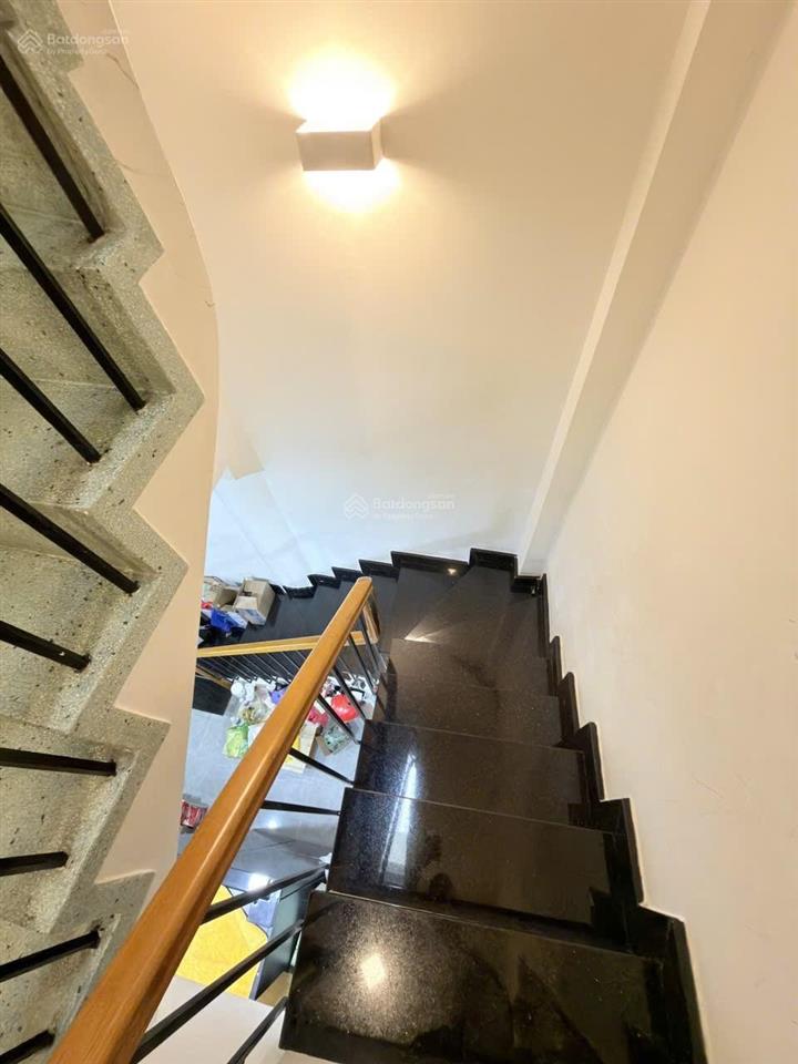 Nhà trung tâm q5 4 tầng st btct 20m ra mt nhỉnh 6 tỷ