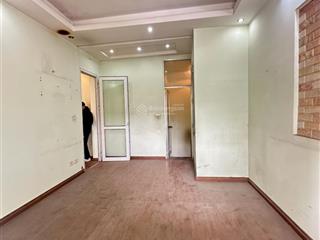 Tập thể mặt phố láng hạ  tầng 2 + 3 /sổ 65/90m2