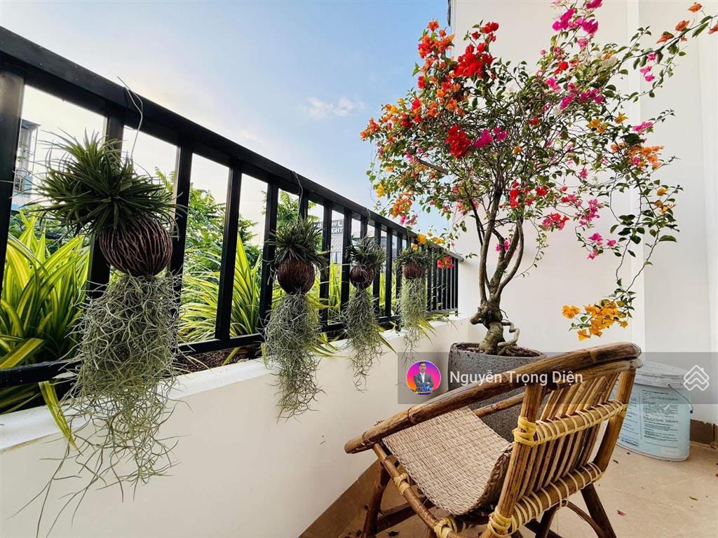 Tập thể chùa bộc  3pn rộng  giá chỉ quanh 5 tỷ  lô góc  gần học viện ngân hàng