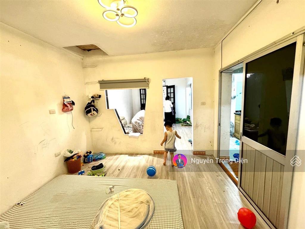 Tập thể trung tự phạm ngọc thạch trung tâm đống đa 2 mặt thoáng  sổ 67/100m2