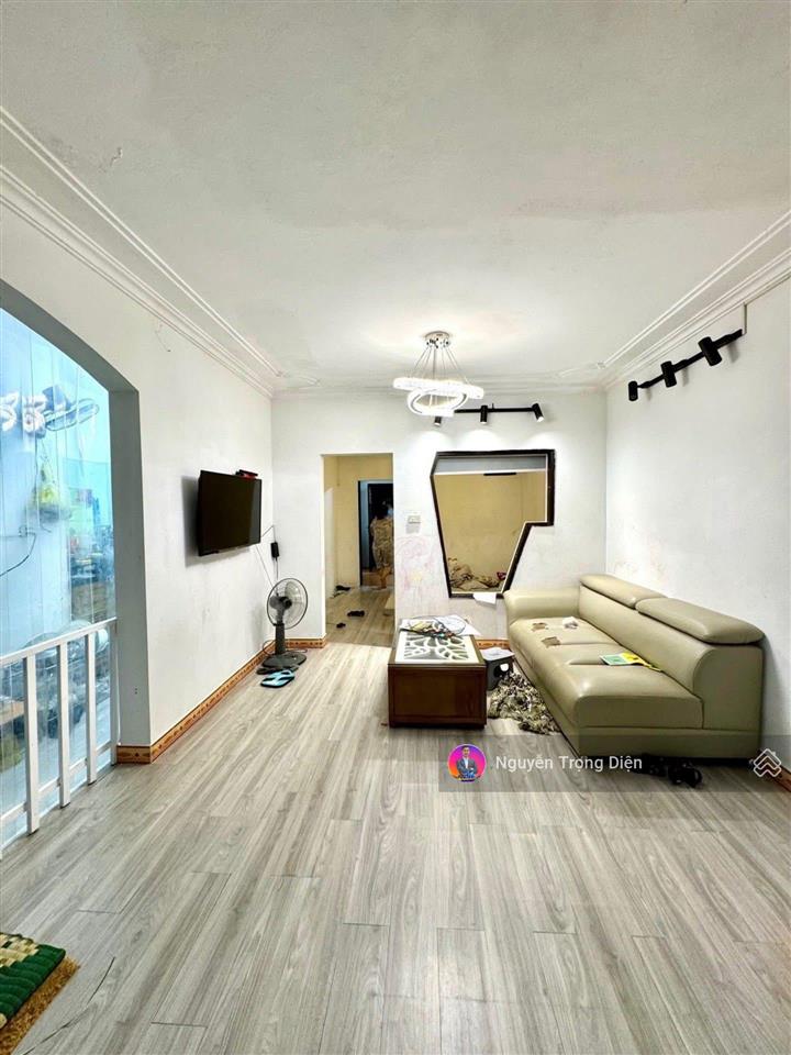 Tập thể trung tự phạm ngọc thạch trung tâm đống đa 2 mặt thoáng  sổ 67/100m2