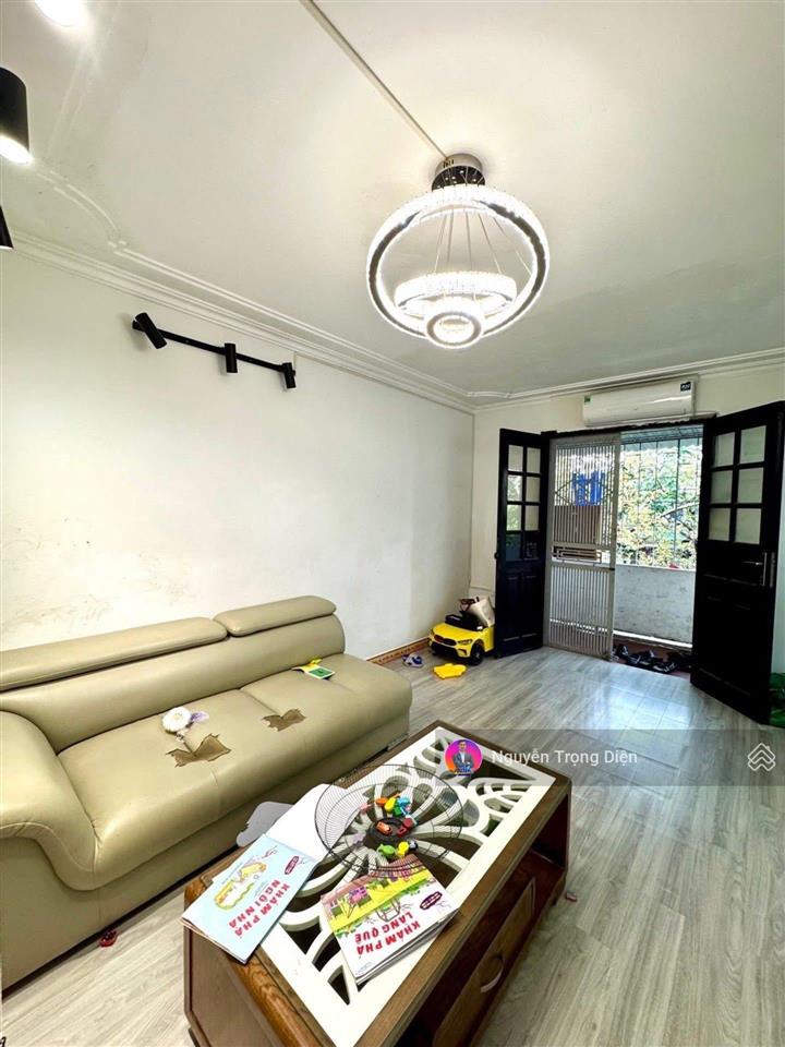 Tập thể trung tự phạm ngọc thạch trung tâm đống đa 2 mặt thoáng  sổ 67/100m2