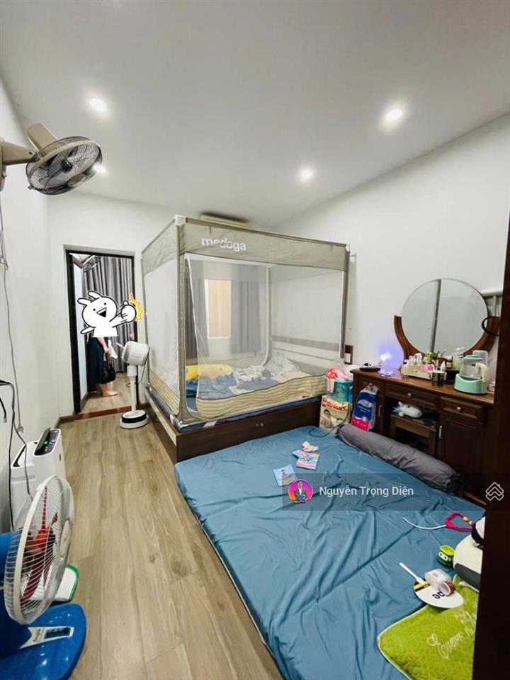 Siêu phẩm tập thể láng hạ view mặt phố sổ to ô tô đỗ cổng 3pn 4,95 tỷ