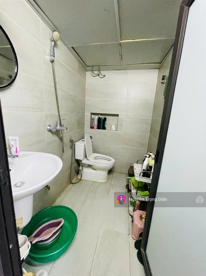 Siêu phẩm tập thể láng hạ view mặt phố sổ to ô tô đỗ cổng 3pn 4,95 tỷ