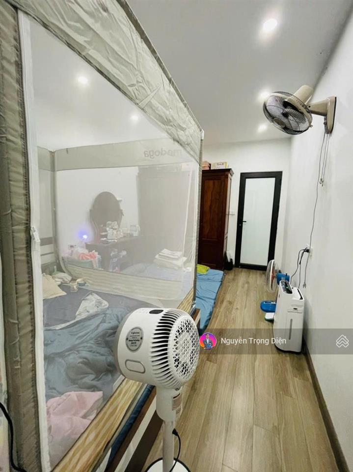 Siêu phẩm tập thể láng hạ view mặt phố sổ to ô tô đỗ cổng 3pn 4,95 tỷ