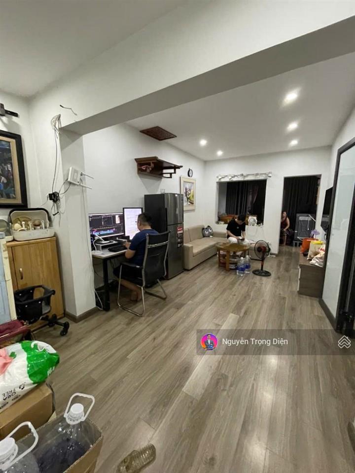 Siêu phẩm tập thể láng hạ view mặt phố sổ to ô tô đỗ cổng 3pn 4,95 tỷ