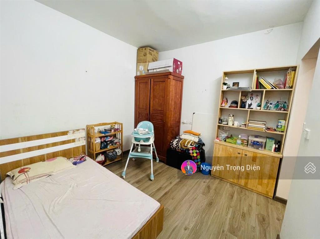 Siêu phẩm tập thể láng hạ view mặt phố sổ to ô tô đỗ cổng 3pn 4,95 tỷ