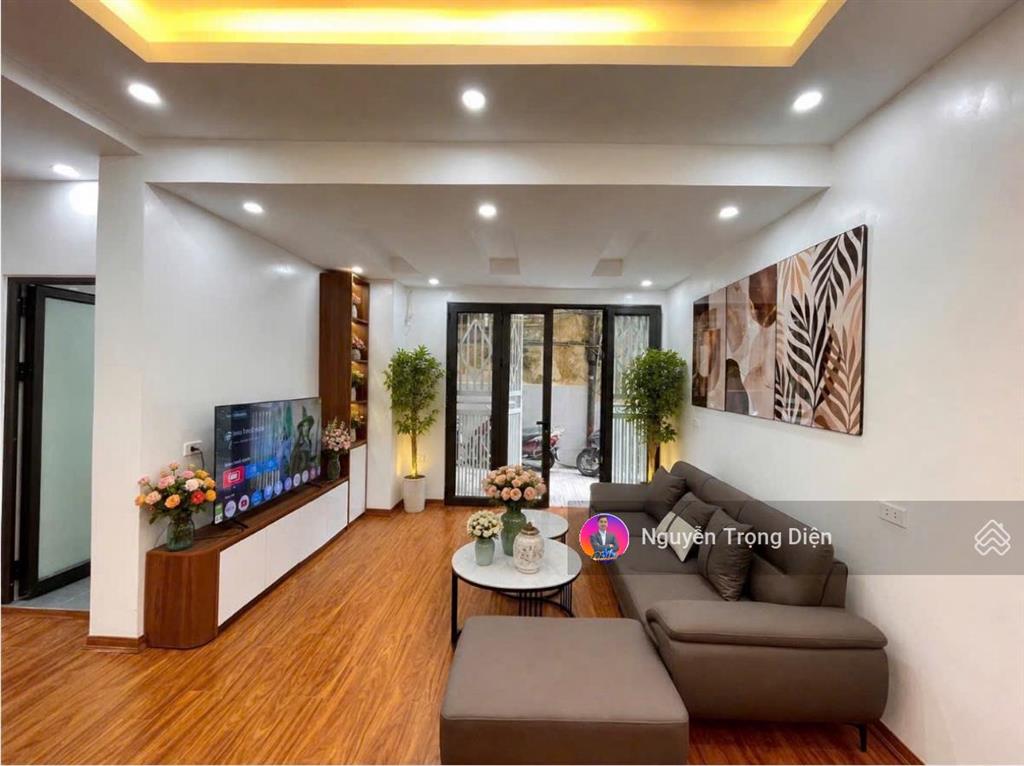 Căn hộ tầng 1, 2pn, 2vs full nội thất mặt phố nguyên hồng đống đa 5,45 tỷ