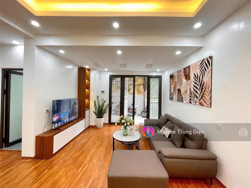 Căn hộ tầng 1, 2pn, 2vs full nội thất mặt phố nguyên hồng đống đa 5,45 tỷ