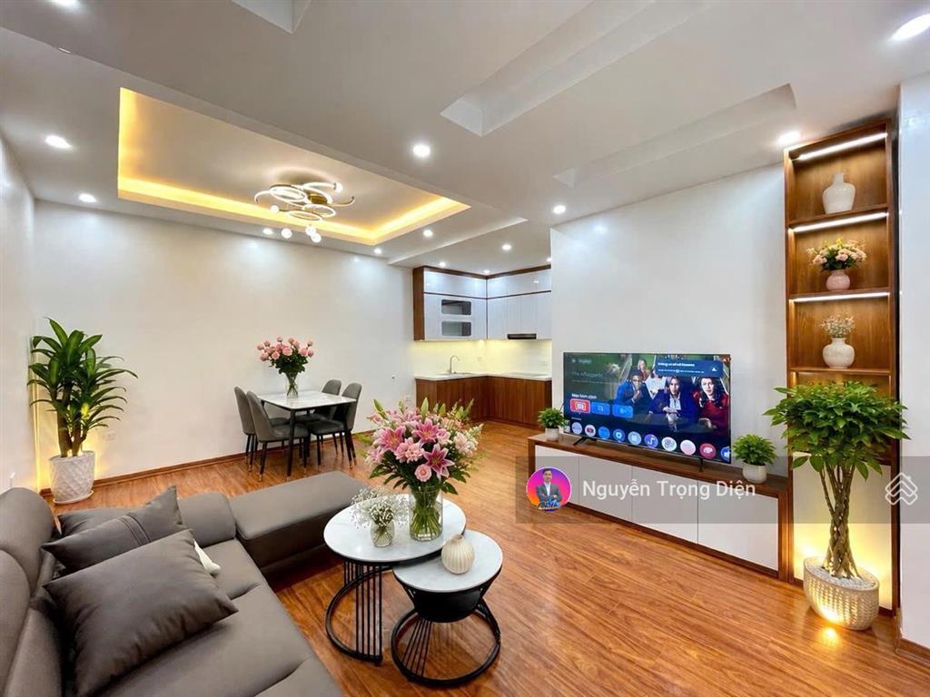 Căn hộ tầng 1, 2pn, 2vs full nội thất mặt phố nguyên hồng đống đa 5,45 tỷ