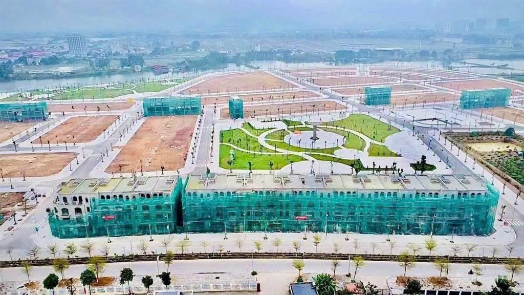 Bán shop 4 tầng 140m2 mặt tiền 7m sát go mall đối diện trung tâm hành chính  sẵn sổ có hỗ trợ vay