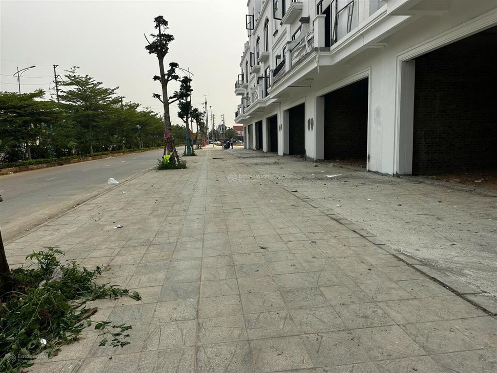 Bán shop 4 tầng 140m2 mặt tiền 7m sát go mall đối diện trung tâm hành chính  sẵn sổ có hỗ trợ vay