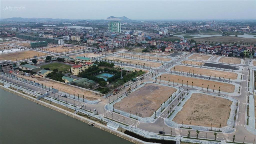 Bán shop 4 tầng 140m2 mặt tiền 7m sát go mall đối diện trung tâm hành chính  sẵn sổ có hỗ trợ vay