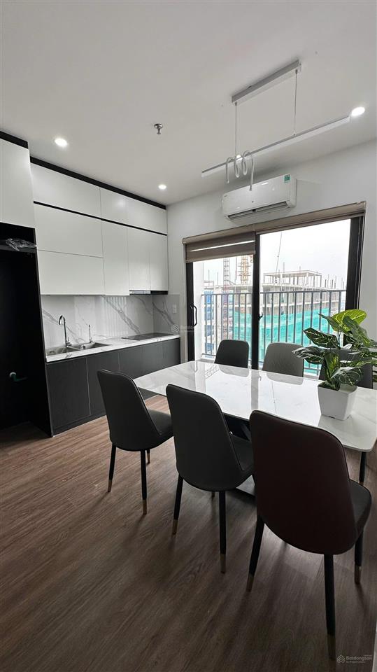 Hotbán căn 2 phòng ngủ 51,1m2 tầng trung view thoáng ban công tây nam giá 1,183 tỷ full nội thất