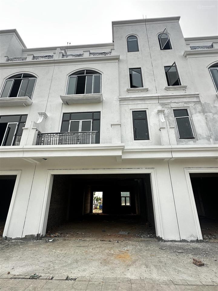 Hàng hiếm! bán căn shophouse 4 tầng 140m2 mt 7m đối diện trung tâm hành chính  giá rất hời 11,3tỷ