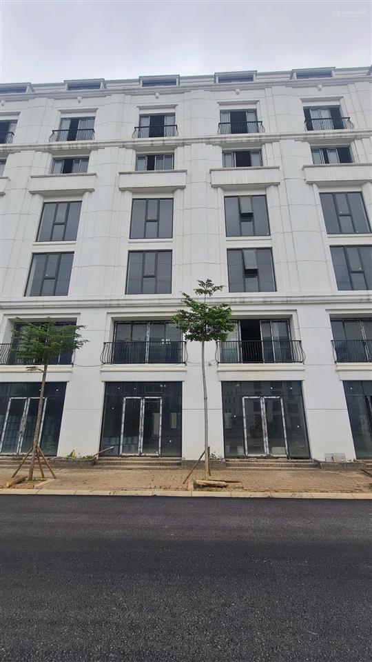 Bán shophouse 80m2 hướng đông nam nằm sát 4 kcn lớn6,85 tỷ sẵn sổ  khai thác dòng tiền 60tr/tháng