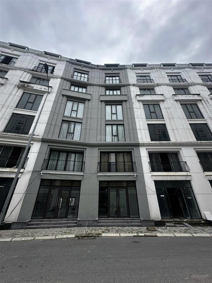 Bán shophouse 80m2 hướng đông nam nằm sát 4 kcn lớn6,85 tỷ sẵn sổ  khai thác dòng tiền 60tr/tháng