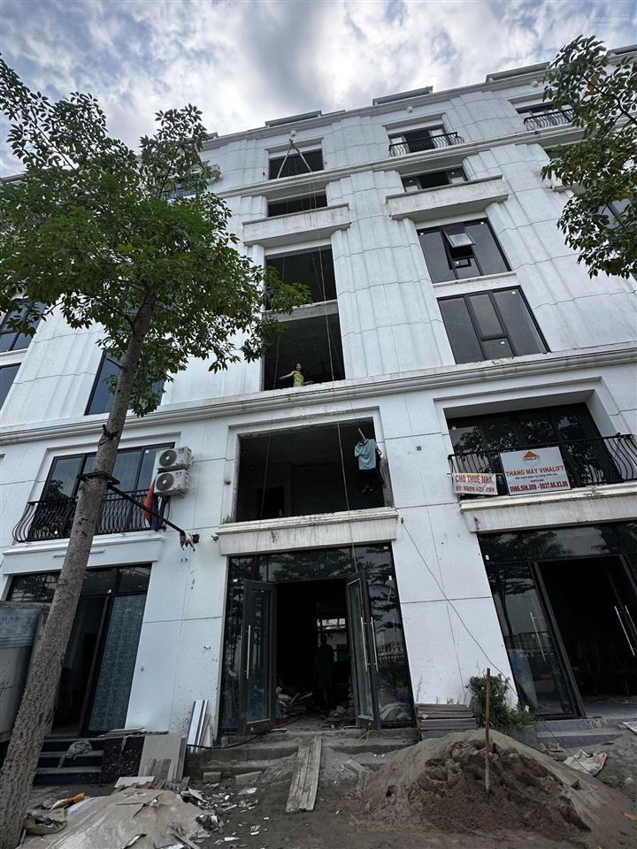 Bán shophouse 80m2 hướng đông nam nằm sát 4 kcn lớn6,85 tỷ sẵn sổ  khai thác dòng tiền 60tr/tháng