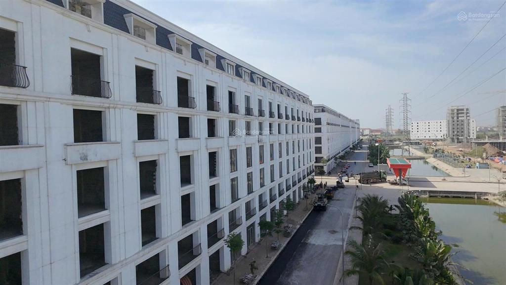Bán shophouse 80m2 hướng đông nam nằm sát 4 kcn lớn6,85 tỷ sẵn sổ  khai thác dòng tiền 60tr/tháng