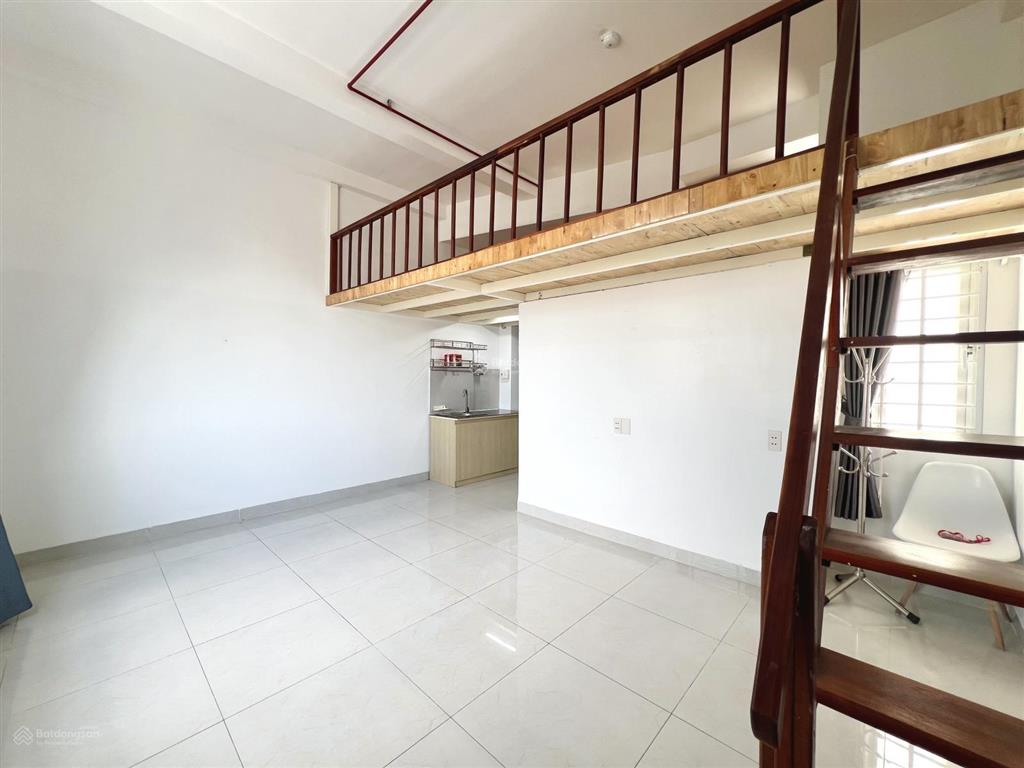 Cho thuê phòng duplex cửa sổ trời siêu bự, gần emart, sẵn máy lạnh có bảo vệ 24/7thang máy, thoáng