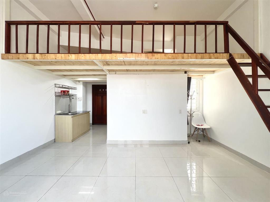 Cho thuê phòng duplex cửa sổ trời siêu bự, gần emart, sẵn máy lạnh có bảo vệ 24/7thang máy, thoáng