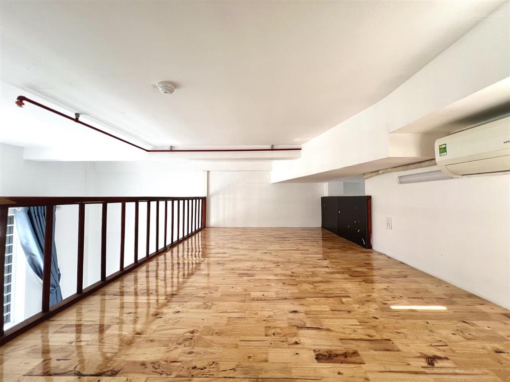 Cho thuê phòng duplex cửa sổ trời siêu bự, gần emart, sẵn máy lạnh có bảo vệ 24/7thang máy, thoáng