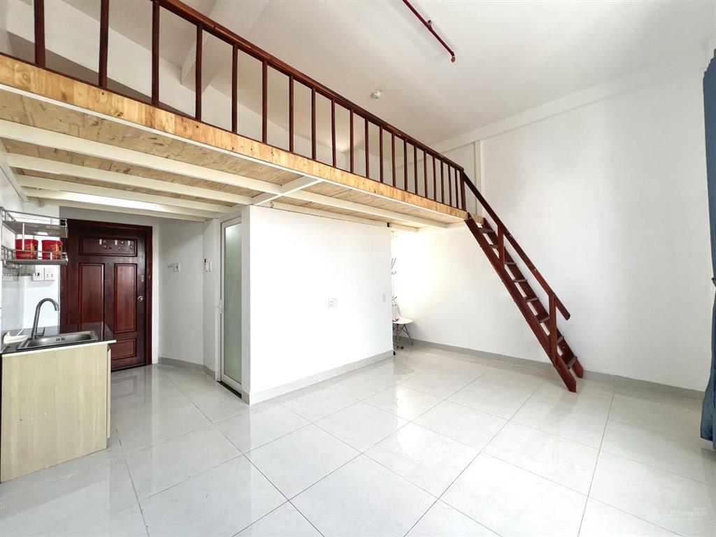 Cho thuê phòng duplex cửa sổ trời siêu bự, gần emart, sẵn máy lạnh có bảo vệ 24/7thang máy, thoáng