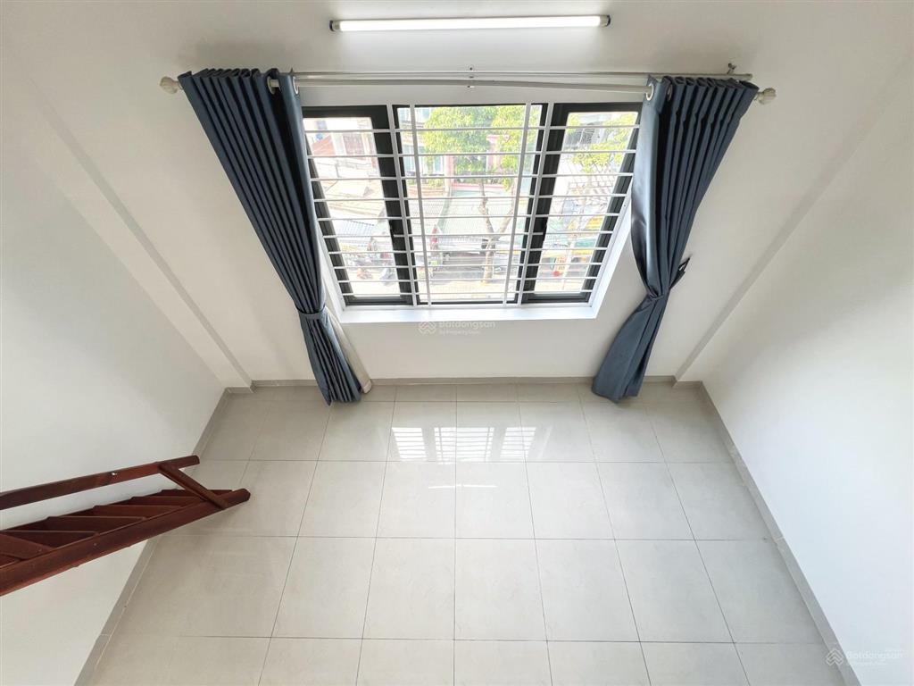 Cho thuê phòng duplex cửa sổ trời siêu bự, gần emart, sẵn máy lạnh có bảo vệ 24/7thang máy, thoáng