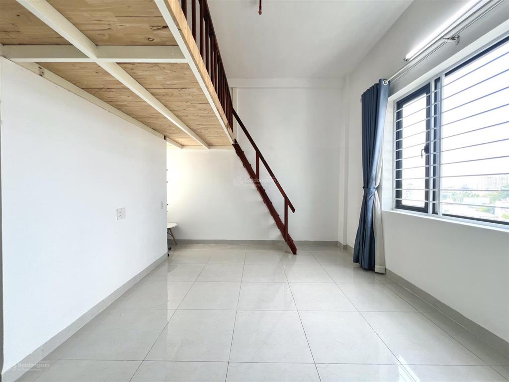 Cho thuê phòng duplex cửa sổ trời siêu bự, gần emart, sẵn máy lạnh có bảo vệ 24/7thang máy, thoáng