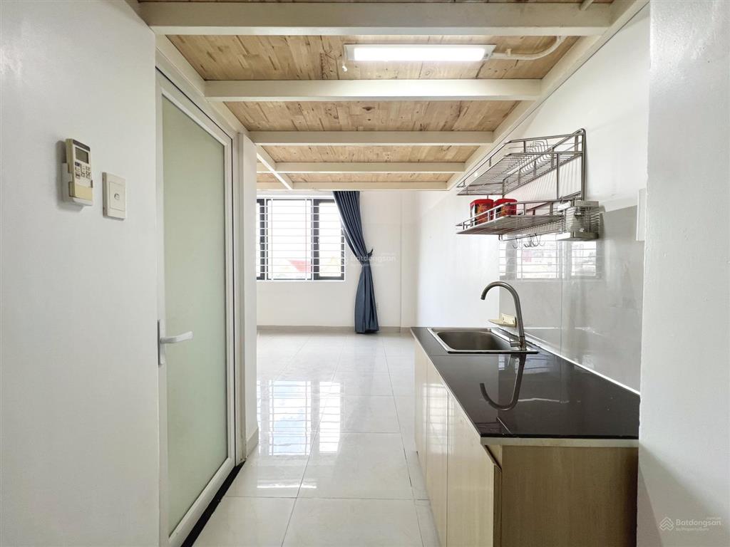 Cho thuê phòng duplex cửa sổ trời siêu bự, gần emart, sẵn máy lạnh có bảo vệ 24/7thang máy, thoáng