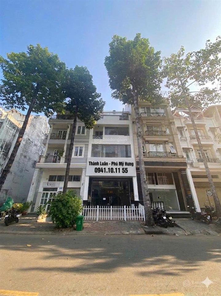 Cho thuê nhà phố phú mỹ hưng quận 7. dt 6x18m. trệt + 4 lầu. nội thất cơ bản  5 phòng. em luân