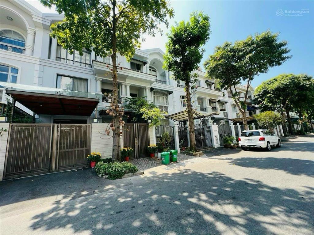 Cho thuê biệt thự liên kếsongđơn lậpnhà phốphú mỹ hưng. giá siêu tốt chỉ từ 38 triệu. em luân