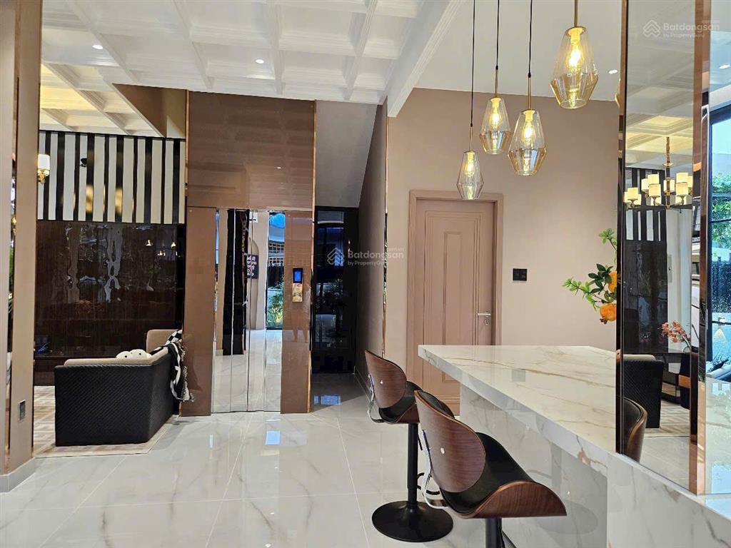 Siêu phẩm villa song lập pmh. nhà mới 100%. full nội thất hiện đại  5pn  5wc  thang máy. em luân