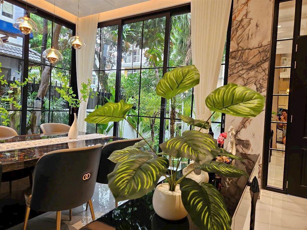 Siêu phẩm villa song lập pmh. nhà mới 100%. full nội thất hiện đại  5pn  5wc  thang máy. em luân