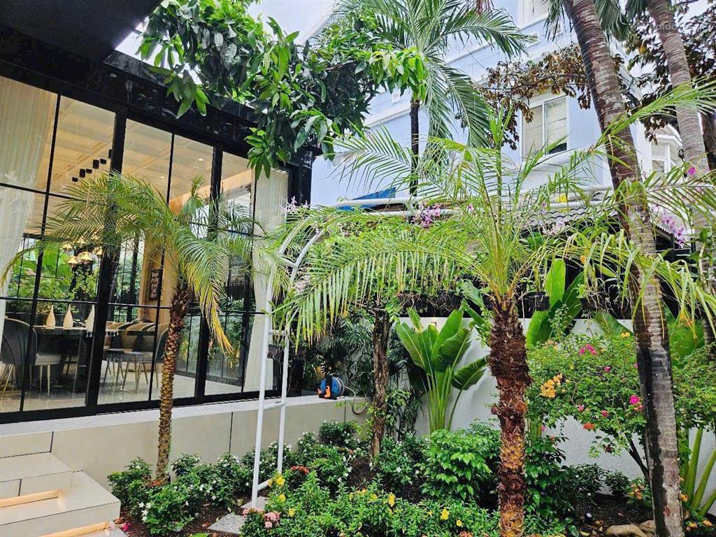 Siêu phẩm villa song lập pmh. nhà mới 100%. full nội thất hiện đại  5pn  5wc  thang máy. em luân