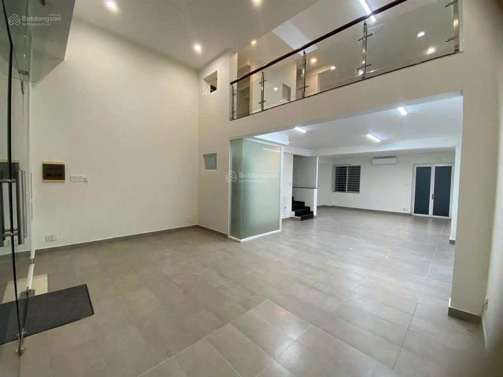 Cho thuê nhà pmh q7. dtsd 350m2, trệt lửng 3 lầu. phù hợp để ở  văn phòng đại diện, em luân