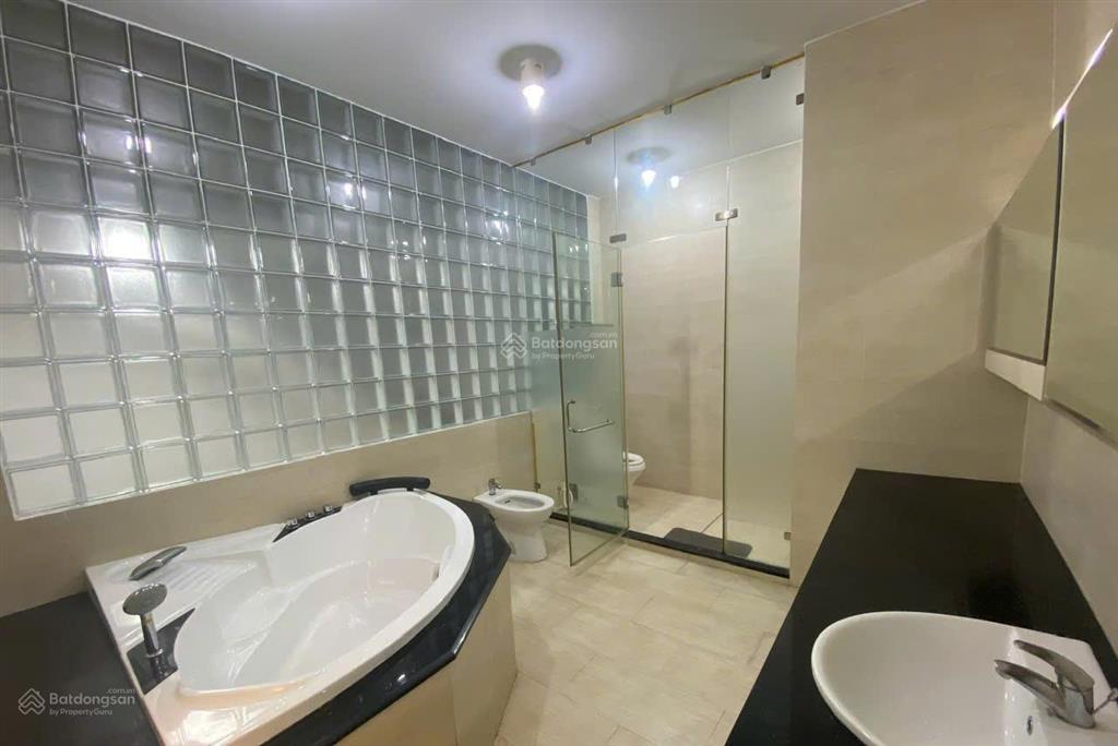 Cho thuê nhà pmh q7. dtsd 350m2, trệt lửng 3 lầu. phù hợp để ở  văn phòng đại diện, em luân