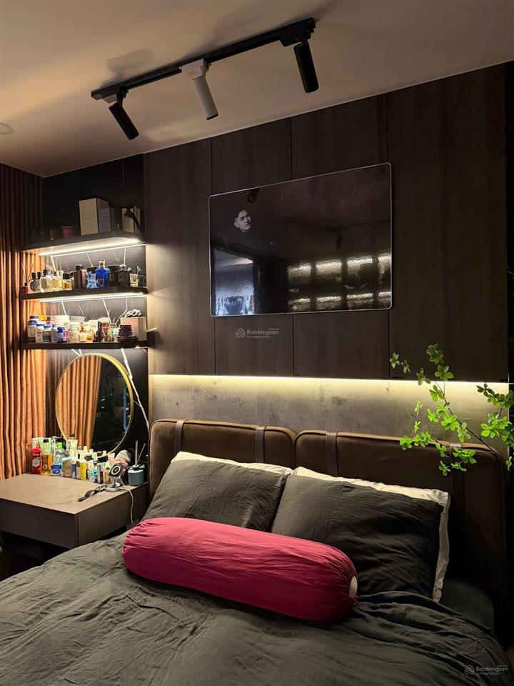 Bán căn officetell chung cư sunrise city view 33 nguyễn hữu thọ, nội thất như hình.  0909 992 ***