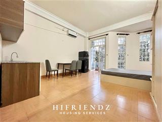 Siêu phẩm studio mới xây full nội thất ban công lớn ngay sát parc mall