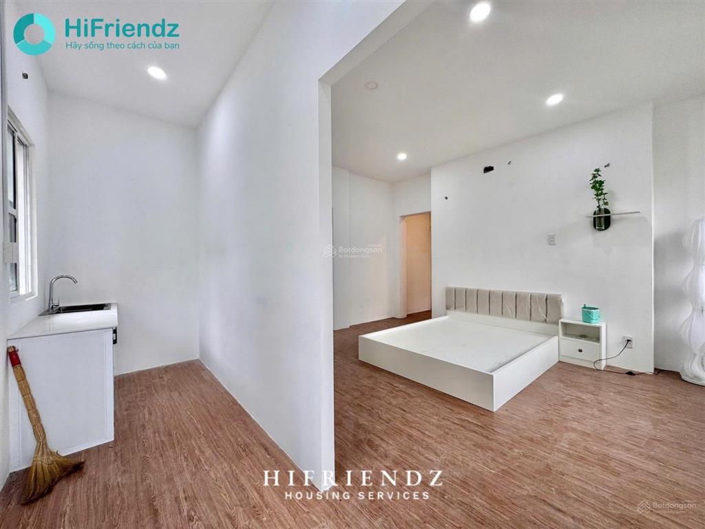 Siêu phẩm mới xây tách bếp full nội thất ban công lớn ngay sát đại học y dược