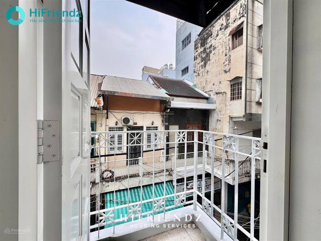 Siêu phẩm mới xây tách bếp full nội thất ban công lớn ngay sát đại học y dược