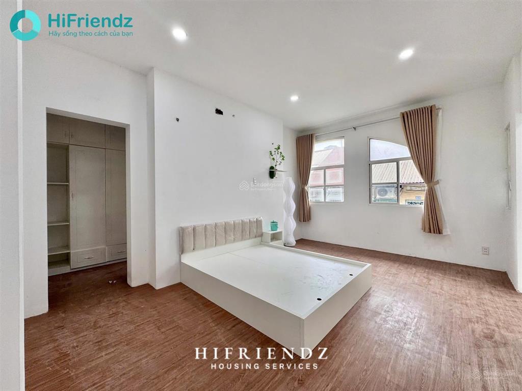 Siêu phẩm mới xây tách bếp full nội thất ban công lớn ngay sát đại học y dược