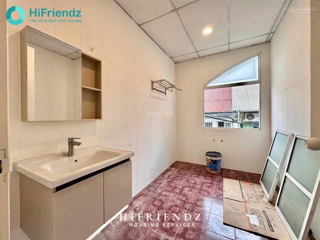 Siêu phẩm mới xây tách bếp full nội thất ban công lớn ngay sát đại học y dược