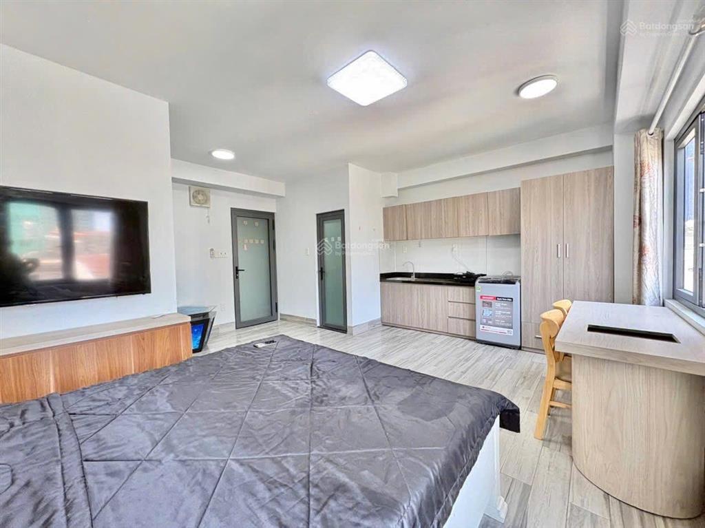 Siêu phẩm studio mới full nội thất cửa sổ lớn ngay sát đại học y dược  hàng mới 100%