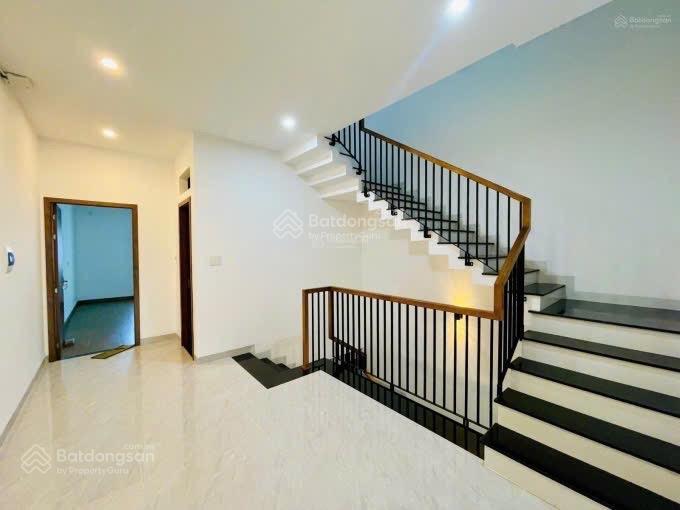 Bán toà nhà 3 tầng 1 tum mt lê quảng chí trục kinh doanh sầm uất  có tl