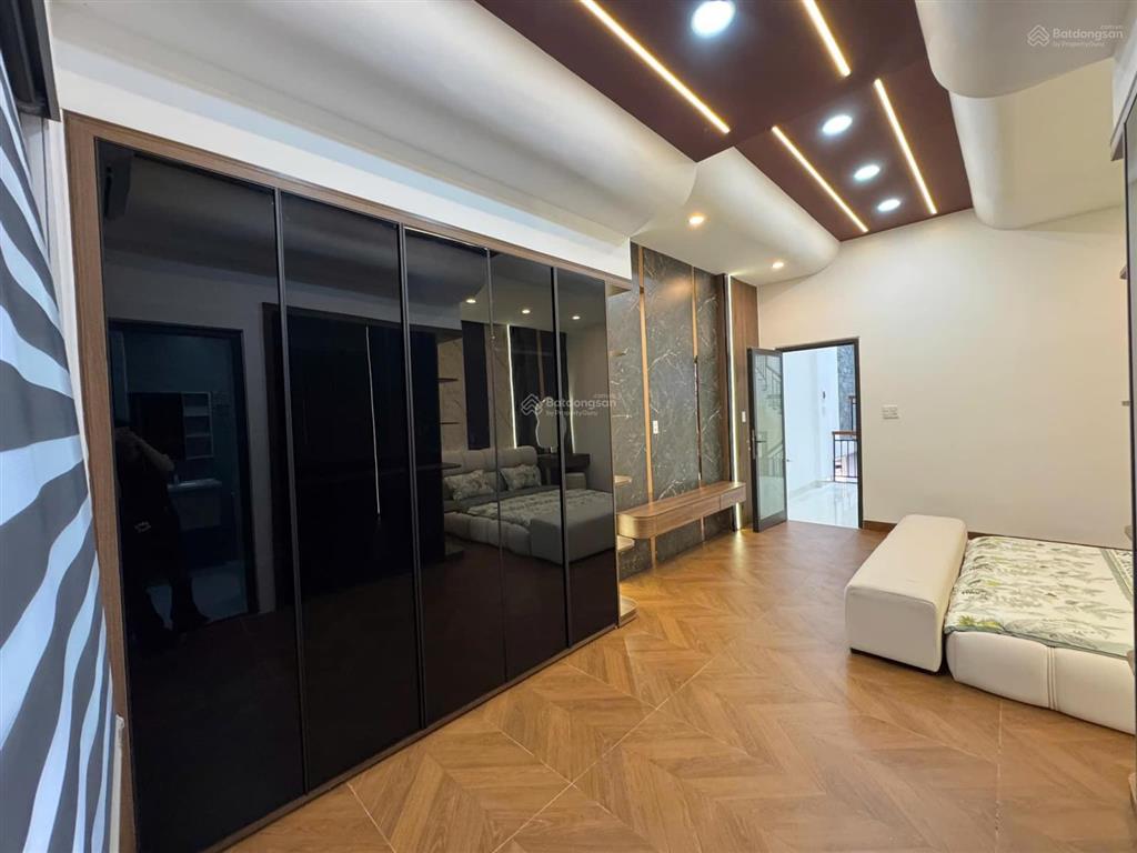 Bán nhà đẹp 3 tầng mặt tiền quách thị trang, song song võ chí công, full nội thất xịn
