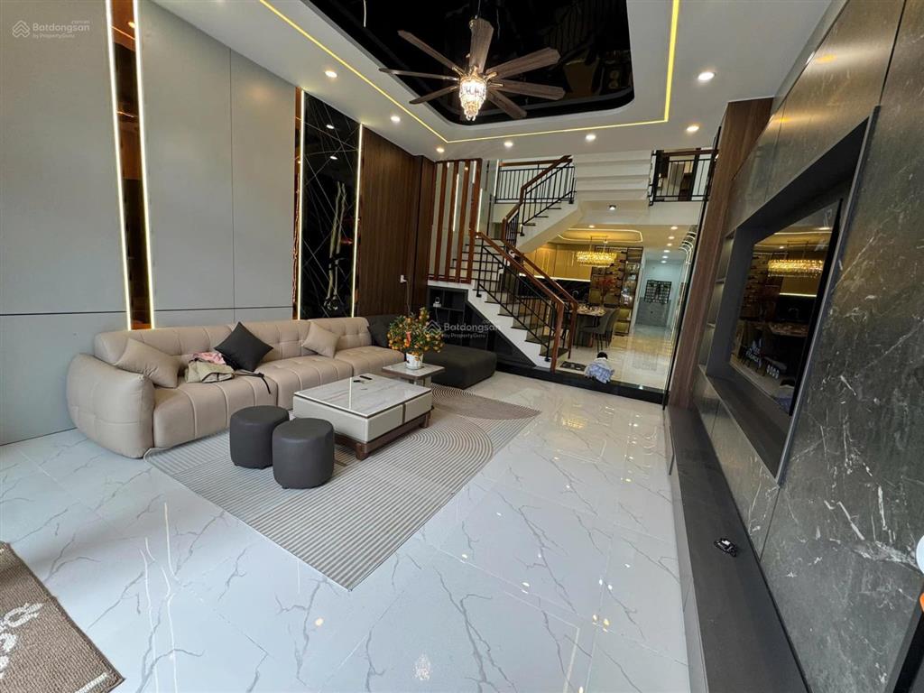 Bán nhà đẹp 3 tầng mặt tiền quách thị trang, song song võ chí công, full nội thất xịn