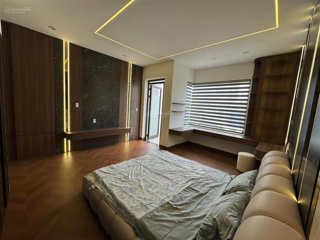 Bán nhà đẹp 3 tầng mặt tiền quách thị trang, song song võ chí công, full nội thất xịn