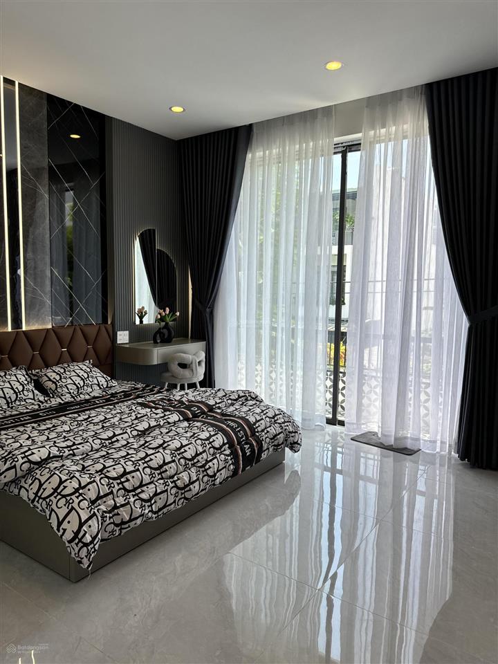 Bán nhà 3 tầng mới đẹp mặt tiền nguyễn sắc kim, đường 7m5, vị trí vip